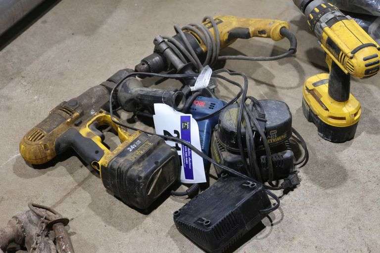 GROUP OF DEWALT DRILLS WITH BATTERY & CHARGER, RYOBI DRILL