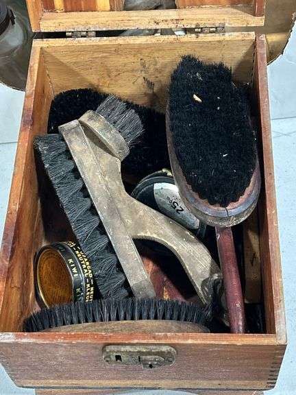 SHOE SHINE BOX, PULLEY, INSULATOR & 2 BOSCO BOTTLES