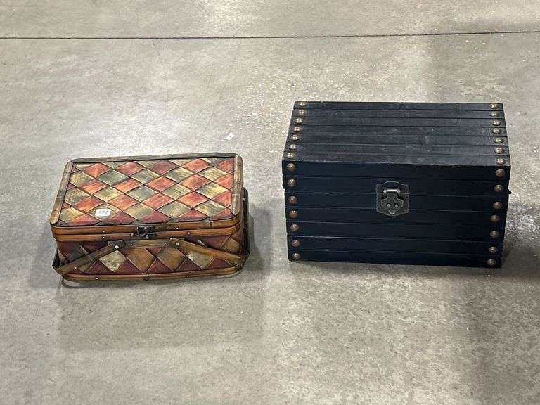 WOODEN STORAGE CHEST & PICNIC BASKET