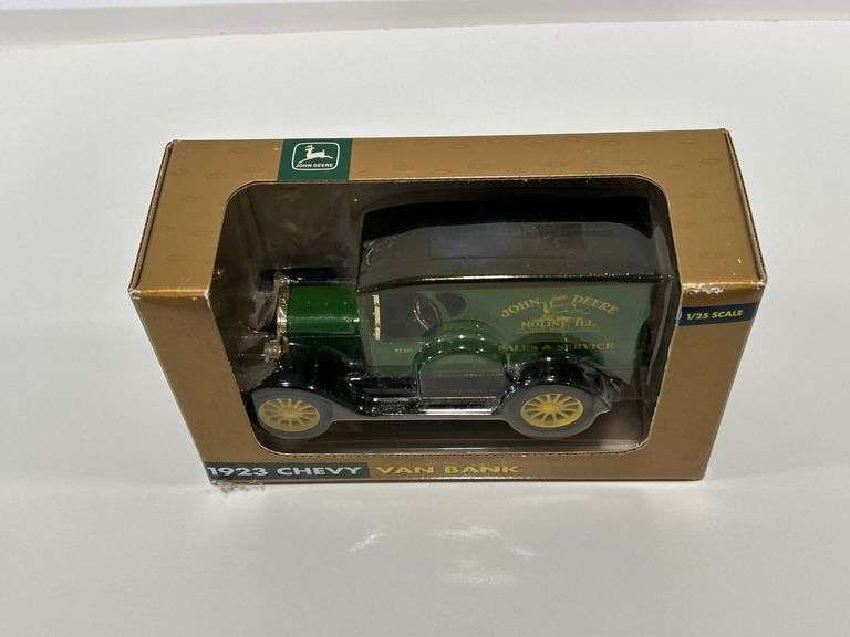 ERTL JOHN DEERE 1923 CHEVROLET VAN BANK - 1/25