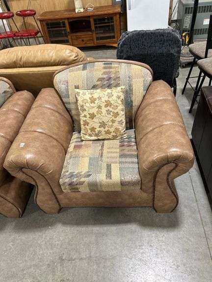 CHAIR - 48"X36"X37"