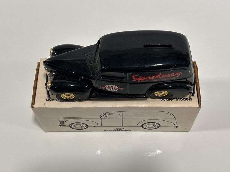 SCALE MODELS SPEEDWAY 1940 PANEL VAN BANK - 1/25
