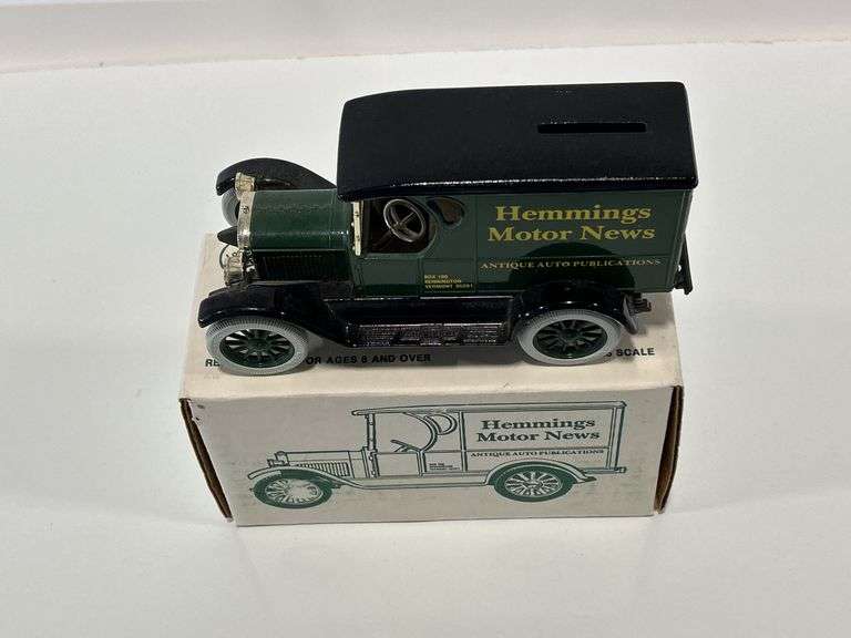 ERTL HEMMINGS MOTOR NEWS 1923 CHEVY 1/2 TON TRUCK BANK - 1//25