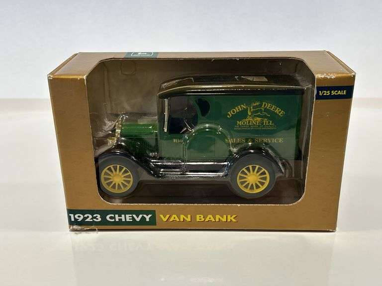 ERTL JOHN DEERE 1923 CHEVROLET VAN BANK - 1/25