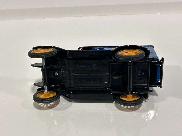 ERTL HEMMINGS MOTOR NEWS 1923 CHEVY 1/2 TON TRUCK BANK - 1/25