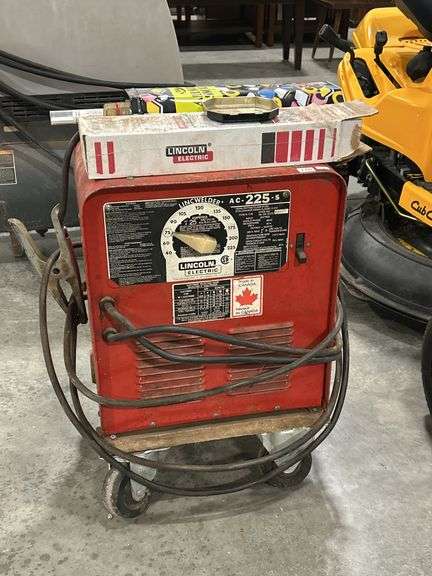 LINCOLN ELECTRIC AC-225-S WELDER & RODS