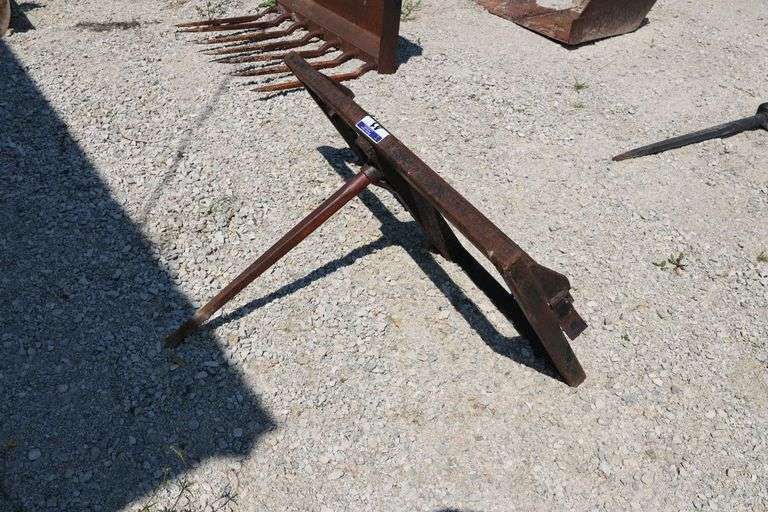 SKID STEER ATTACH BALE SPEAR