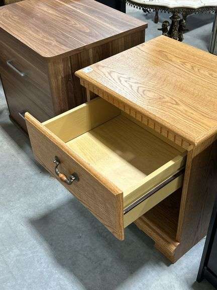 OAK NIGHTSTAND - 16"X19"X18"