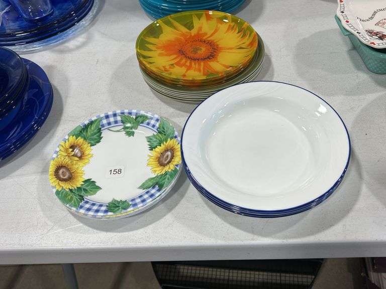 GROUP OF ASSORTED PLATES  & BOWLS