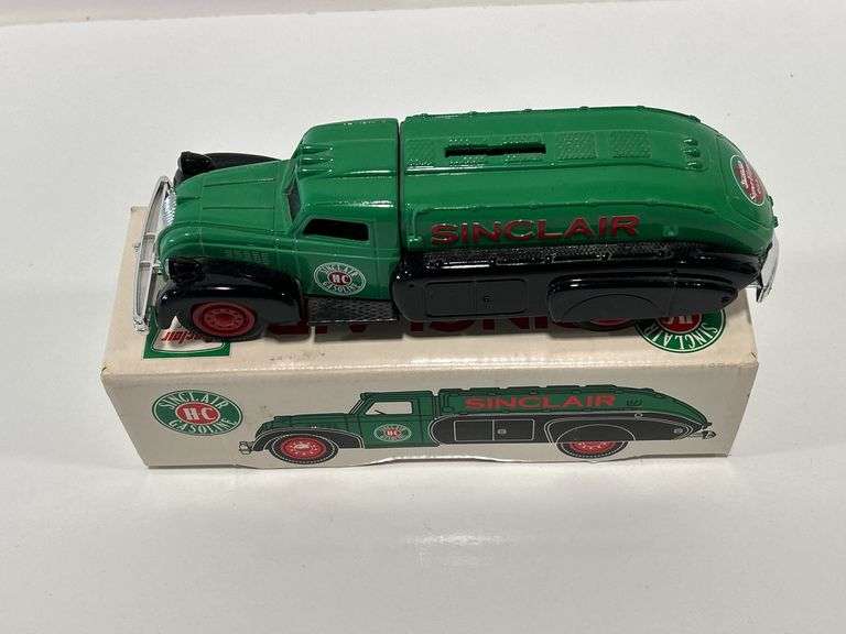 ERTL SINCLAIR 1939 DODGE FLYER TANKER BANK - 1/38