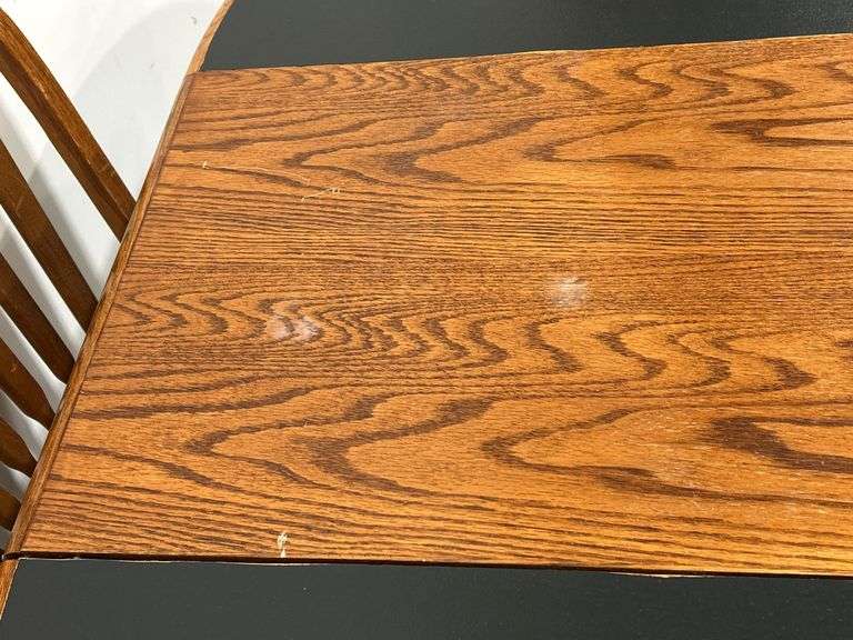 PAINTED OAK PEDESTAL TABLE WITH FOUR CHAIRS AND LEAF