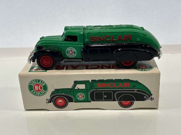ERTL SINCLAIR 1939 DODGE FLYER TANKER BANK - 1/38