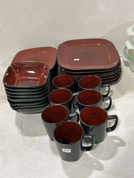 GROUP OF PLATES, BOWLS & MUGS