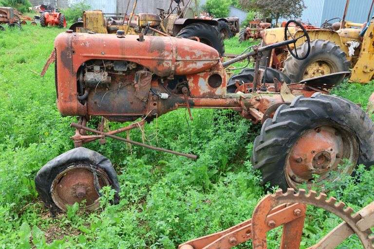 ALLIS CHALMERS 'B' TRACTOR