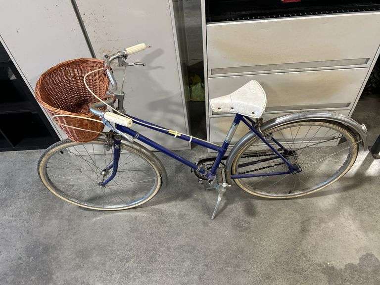VINTAGE UNIVAL LADIES BICYCLE