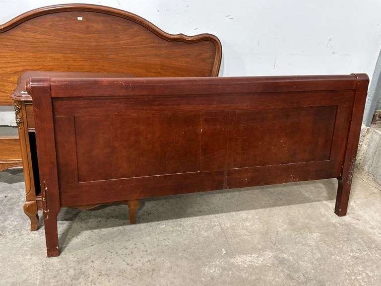 QUEEN HEAD AND FOOTBOARD - NO RAILS