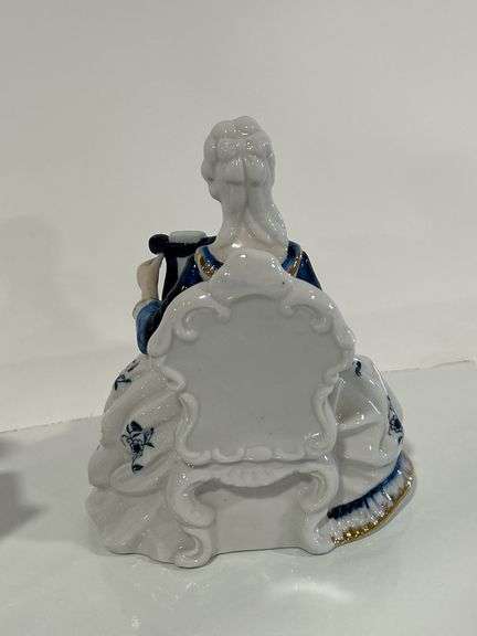 GROUP OF CERAMIC FIGURINES