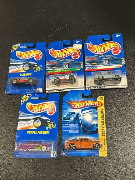 GROUP OF ASSORTED HOT WHEELS CARS