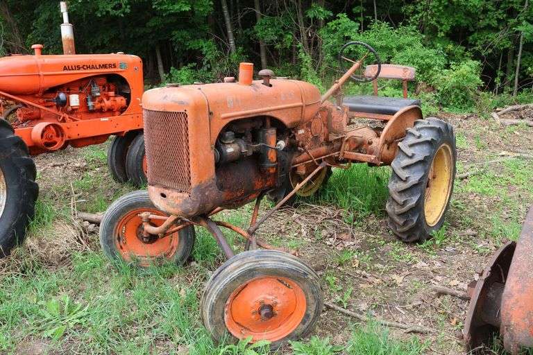 ALLIS CHALMERS 'B' TRACTOR