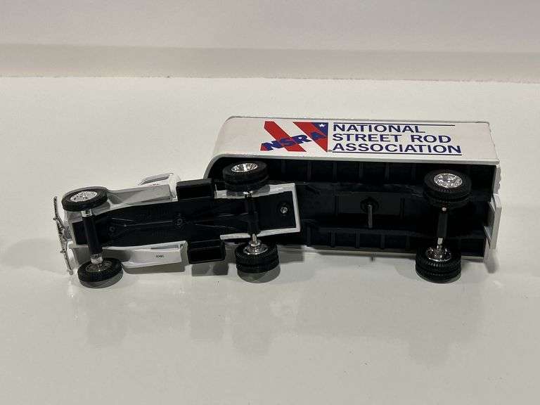 ERTL NATIONAL STREET ROD ASSOCIATION 1937 FORD TRUCK BANK