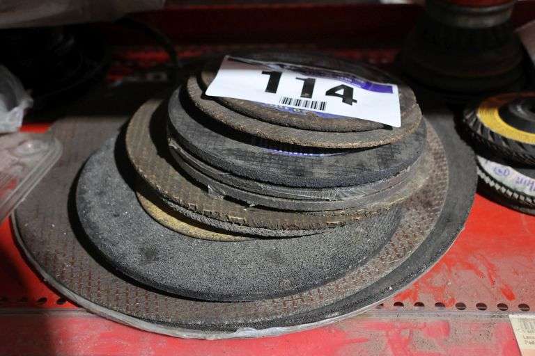 GROUP OF ASSORTED GRINDING DISCS