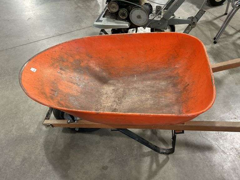 METAL WHEELBARROW