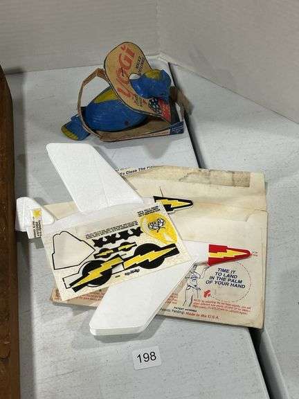 VINTAGE YOGI WALL CLIMBING BIRD AND VINTAGE STUNT PLANE