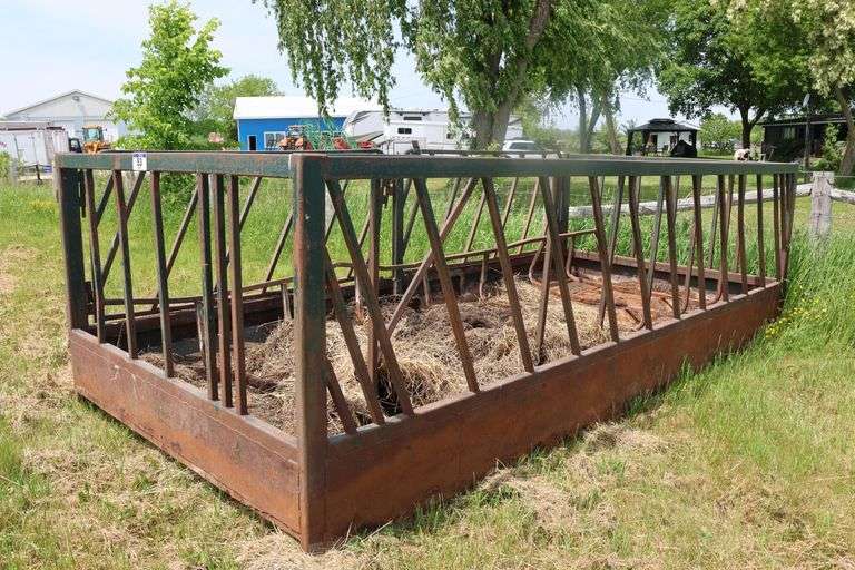 ROUND BALE FEEDER
