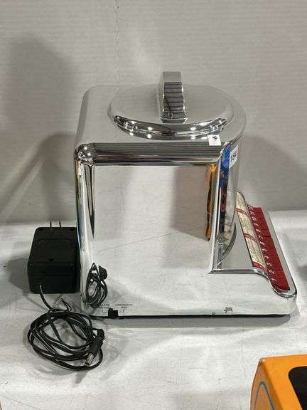 MR.CHRISTMAS PLASTIC TABLE TOP MUSIC PLAYER
