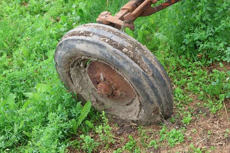 ALLIS CHALMERS D14 TRACTOR
