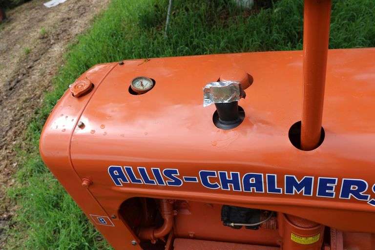ALLIS CHALMERS 'B' ON STEEL TRACTOR