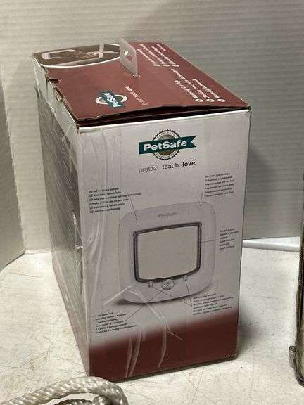 NEW PETSAFE MICROCHIP CAT FLAP DOOR