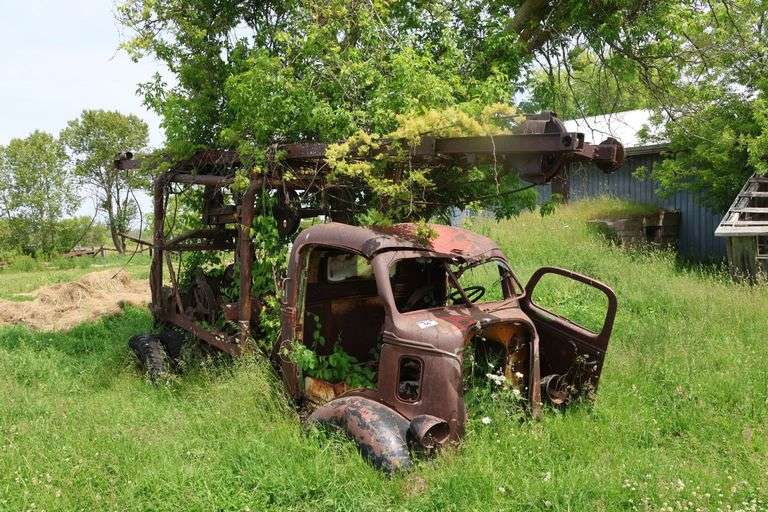 VINTAGE DRILLING TRUCK