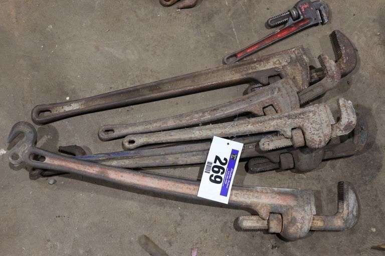 GROUP OF PIPE WRENCHES