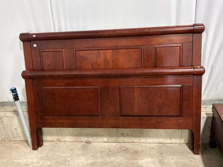 QUEEN HEAD AND FOOTBOARD - NO RAILS