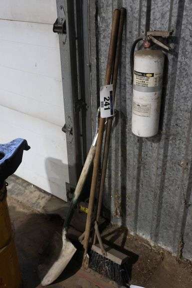 SHOVEL, PUSH BROOM & FLOOR SQUEEGE