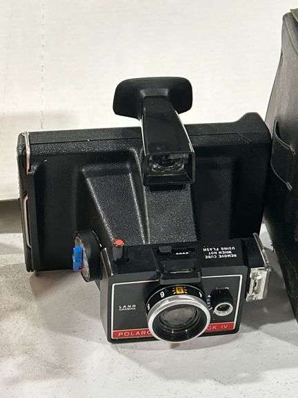 POLAROID COLORPACK IV CAMERA & CASE