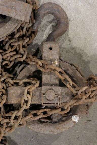 2 PULLEYS & CHAIN