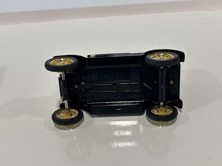 ERTL BIG A AUTO PARTS 1917 FORD MODEL T DELIVERY VAN BANK - 1/25