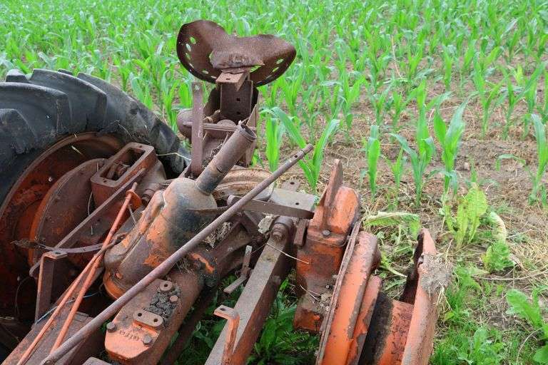 ALLIS CHALMERS TRACTOR FRAME