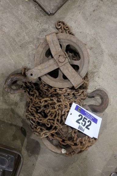 2 PULLEYS & CHAIN