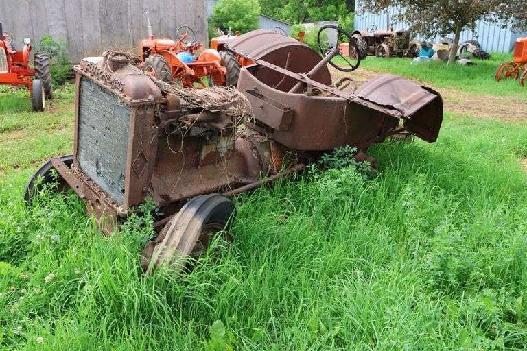 ALLIS CHALMERS 'U' TRACTOR