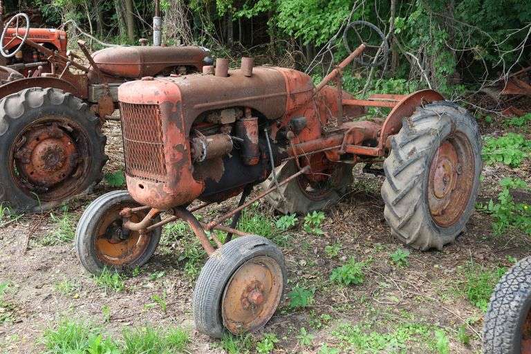 ALLIS CHALMERS 'B' TRACTOR