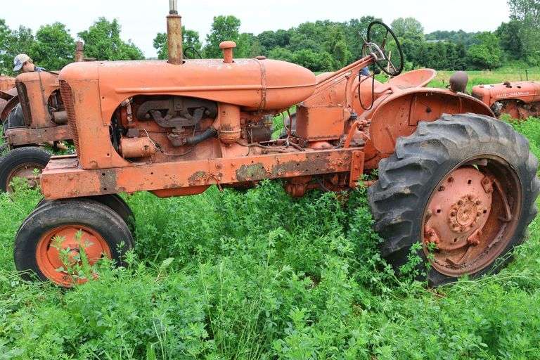 ALLIS CHALMERS 'WD' TRACTOR