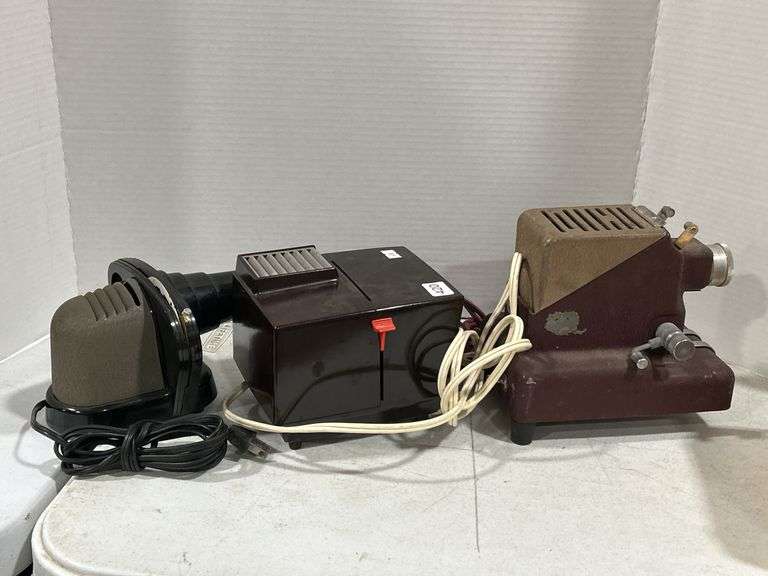2 VINTAGE VIEWMASTERS & 1 SLIDE PROJECTOR