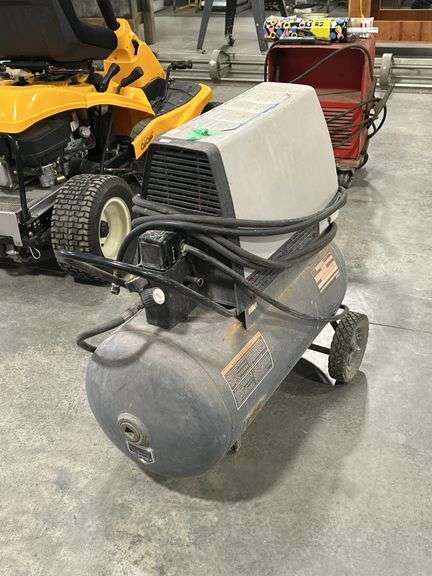CHARGE AIR PRO 20 GALLON AIR COMPRESSOR