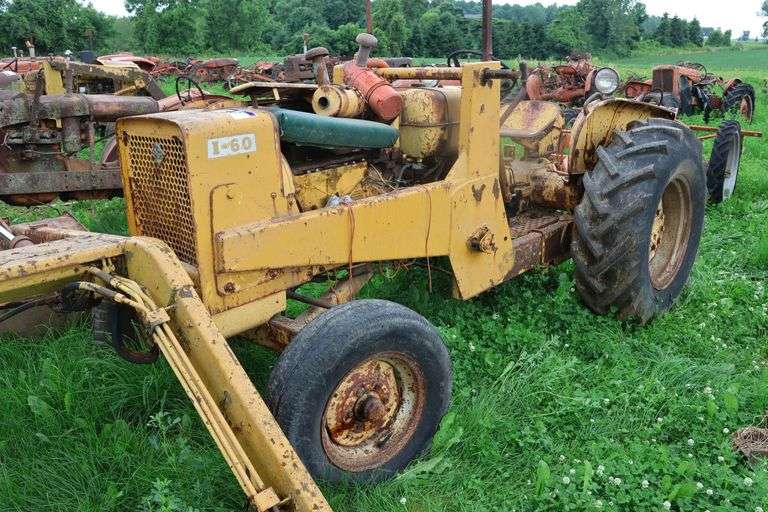 ALLIS CHALMERS I60 TRACTOR & LOADER