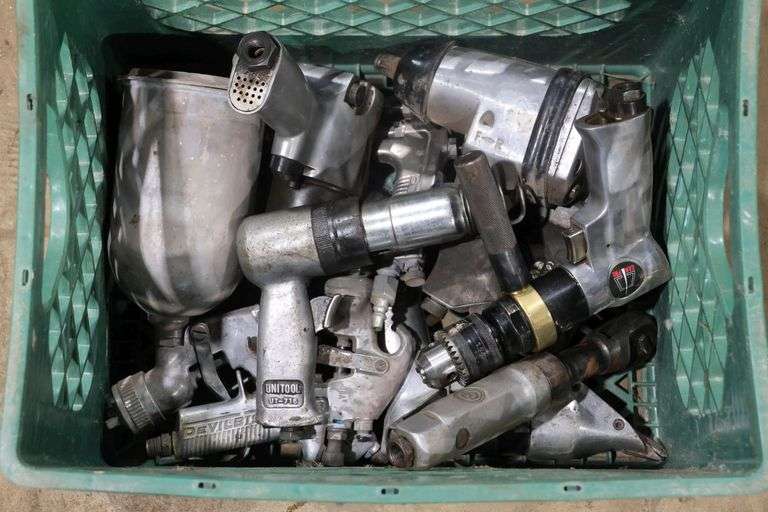 GROUP OF AIR HOSE ATTACHMENTS