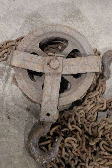 2 PULLEYS & CHAIN