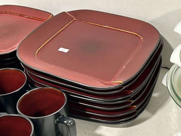 GROUP OF PLATES, BOWLS & MUGS